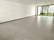 Venta de casa en Lomas de Angelópolis a una calle de...