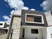 VENTA DE CASA EN LOMAS DE ANGELOPOLIS CASCATTA