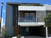 VENTA DE CASA EN LOMAS DE ANGELOPOLIS, PUEBLA MODERNA Y...