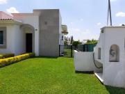 VENTA DE CASA EN LOMAS DE COCOYOC CON 370 MTS DE TERRENO