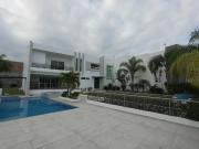 Venta de casa en Lomas de Cocoyoc, Morelos. Con alberca...