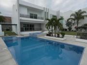 Venta de casa en Lomas de Cocoyoc, Morelos. Con alberca...