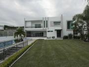 Venta de casa en Lomas de Cocoyoc, Morelos. Con alberca...