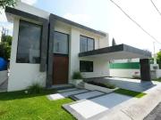 Venta de casa en Lomas de Cocoyoc, Morelos. Con alberca...