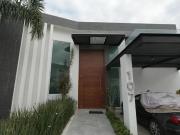 Venta de casa en Lomas de Cocoyoc, Morelos. Con alberca...