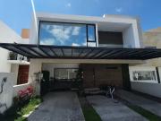 VENTA DE CASA EN LOMAS DE JURIQUILLA 3 RECAMARAS VC194