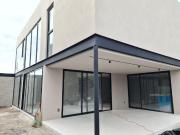 Venta de Casa en Lomas del Campanario, Autor, Doble...