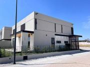 Venta de Casa en Lomas del Campanario, Doble Altura, Pasillo