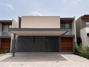 Venta de casa en Lomas del Campanario Norte