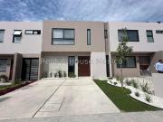 Venta de casa en Lomas del Marques