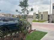 Renta de casa en Lomas del Marques a un costado de Lomas...