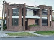 Venta de Casa en macrocentro de 3 dormitorio con jardín...