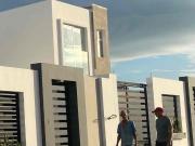 Venta de casa en Manta en urbanización privada zona sur