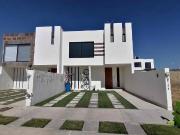 VENTA DE CASA EN MAYORCA RESIDENCIAL CON ALBERCA...