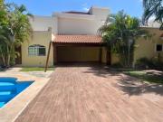 Venta de casa en Montes de Ame en esquina con acabados...