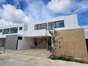VENTA DE CASA EN PRIVADA AL NORTE DE MÉRIDA, PARQUE NATURA