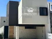 VENTA DE CASA EN PRIVADA CON 3 NIVELES ESTUDIO JARDIN Y...
