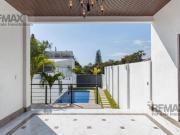 Venta de casa en privada con vigilancia en Burgos,...