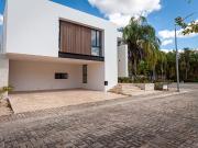 Venta de Casa en Privada de 4 Habitaciones con amenidades