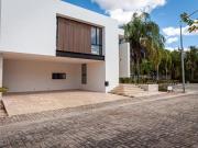 Venta de Casa en Privada de 4 Habitaciones con amenidades