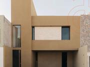 OPORTUNIDAD VENTA DE CASA EN PRIVADA Y CON ROOF GARDEN