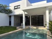 Venta de Casa en Privada Residencial en Cholul con...