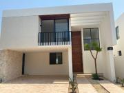 Venta de casa en privada residencial en Temozón de 4...