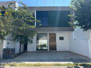 CASA EN PUNTA DEL ESTE