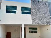 VENTA DE CASA en PUNTA DEL ESTE, coto Arenas. León Gto....