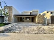 Venta de casa en residencial Cholul