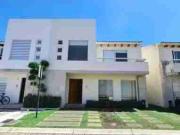 VENTA DE CASA EN RESIDENCIAL EL MANANTIAL METEPEC