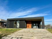 VENTA DE CASA EN SAN SEBASTIAN AREA 2 GOLF 4 AMBIENTES