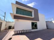 Venta De Casa Con Jardín Y Terreno Excedente En Santa...