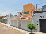 VENTA DE CASA EN SANTIAGO DE QUERÉTARO EN LA COLONIA...