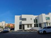VENTA DE CASA EN SJR QRO SALA A DOBLE ALTURA 4R 3B ROOF...