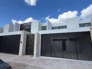 Venta de casa en Temozon Norte de 2 Plantas con piscina