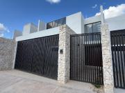 Venta de casa en Temozon Norte de 2 Plantas con piscina