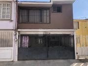 Venta de casa en Toluca, ubicada en colonia Santa Maria...