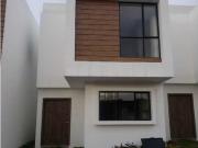 Venta de casa en urbanización privada Norte de Manta