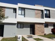 VENTA DE CASA EN ZAKIA A UN LADO DE PLAZA EPIC CENTER