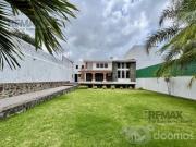 Venta de casa escriturada y con amplio jardín en...