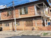 VENTA DE CASA ESQUINERA DE DOS NIVELES EN ELBARRIO...