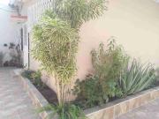 Venta de casa esquinera en Las Acacias, con suite...