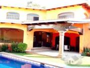Venta de Casa Estilo Colonial con Recámara en PB ubicada...