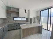 VENTA DE CASA EXCELENTE ACABADOS DE ESTRENO EN KM 2.5...