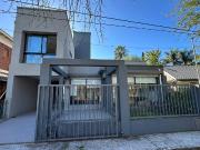 Venta de casa frente a la laguna de Chascomus