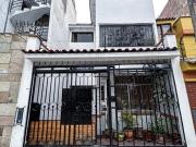 VENTA DE CASA FRENTE A PARQUE EN SURCO Id: 3 9 5 9 3