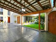 VENTA DE CASA FRENTE A PARQUE – URB. LOS SAUCES, SAN BORJA
