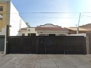 VENTA DE CASA GRANDE EN CALZ OSTIMURI, COL. BELLA VISTA,...