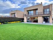 Venta de casa independiente en Hacienda San Luis